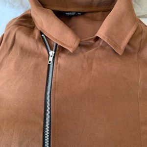 Brown lightweight jacket ready for fall 🍂 $15.00